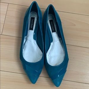 😻Turquoise White House Black Market flats . EUC